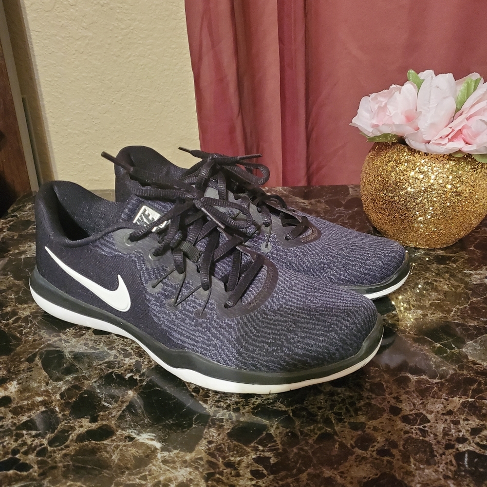 black nike